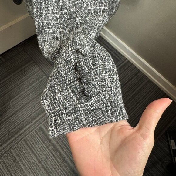 JLux Label gray and white tweed blazer with pockets and single button. - Picture 6 of 9